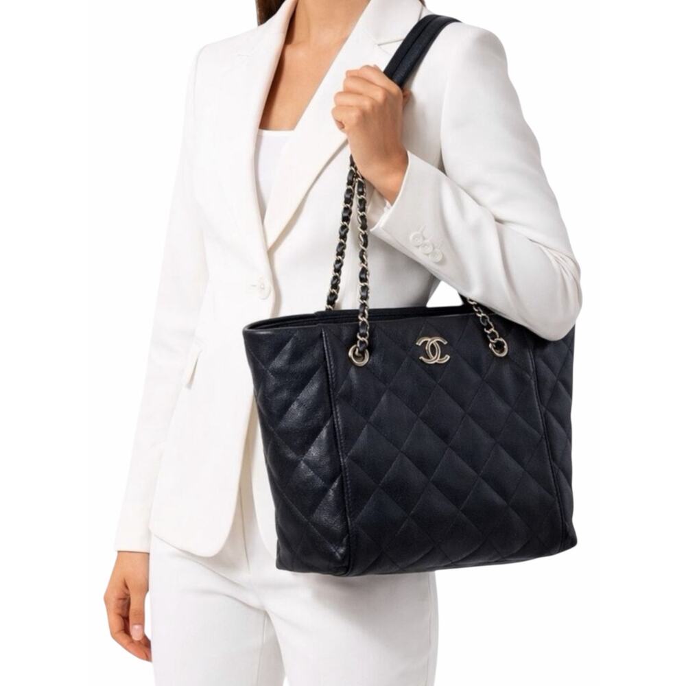 Chanel Quilted Caviar Leather Shoulder Bag Purse Pouch Black 2023